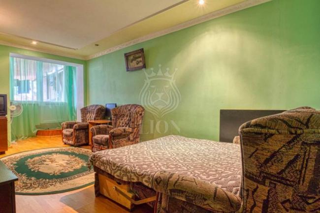 Крым  недвижимость Алушта купить 3 комнатной квартиры в Алуште по ул Ялтинская